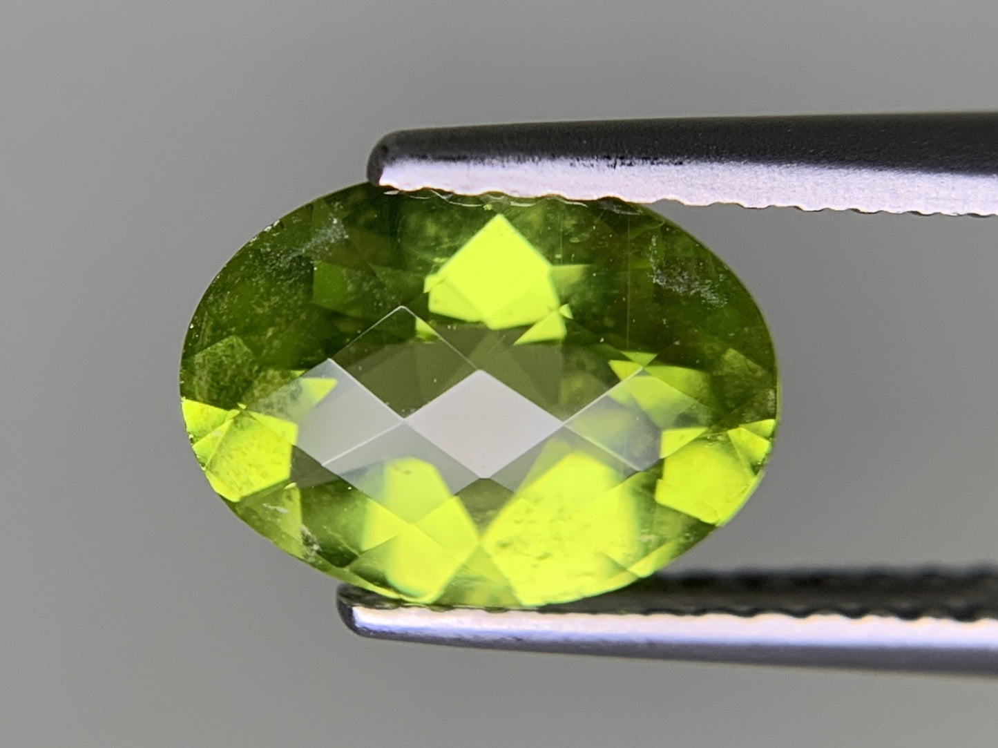 ペリドット 天然 1.623ct 宝石ソーティング付き 9.0㎜×6.9㎜×4.2㎜ ルース（ 裸石 ） 8314Y