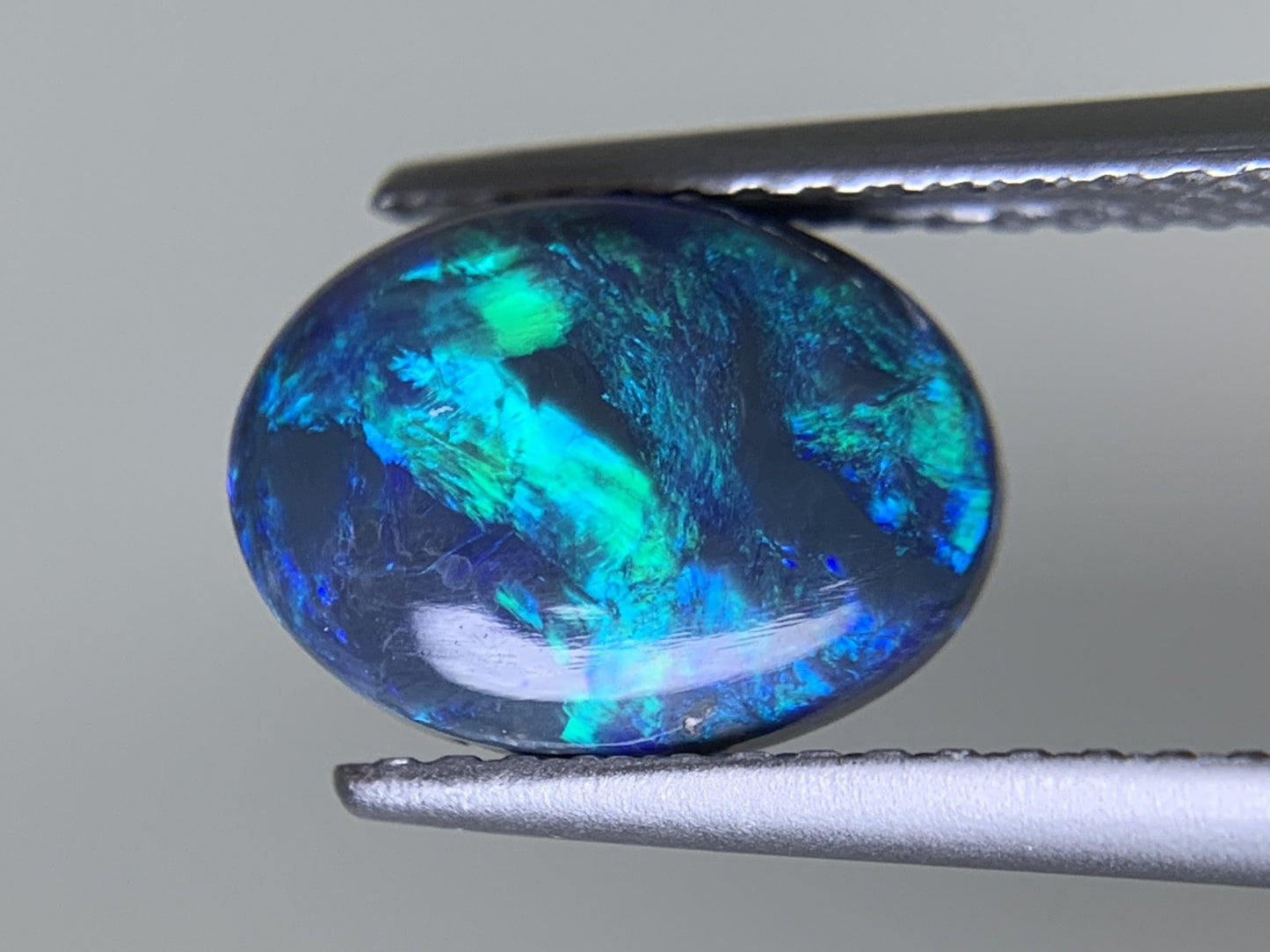 ブラックオパール 天然 2.085ct 中央宝石ソーティング付き 9.7㎜×7.2㎜×4.7㎜ ルース（ 裸石 ） 6183Y