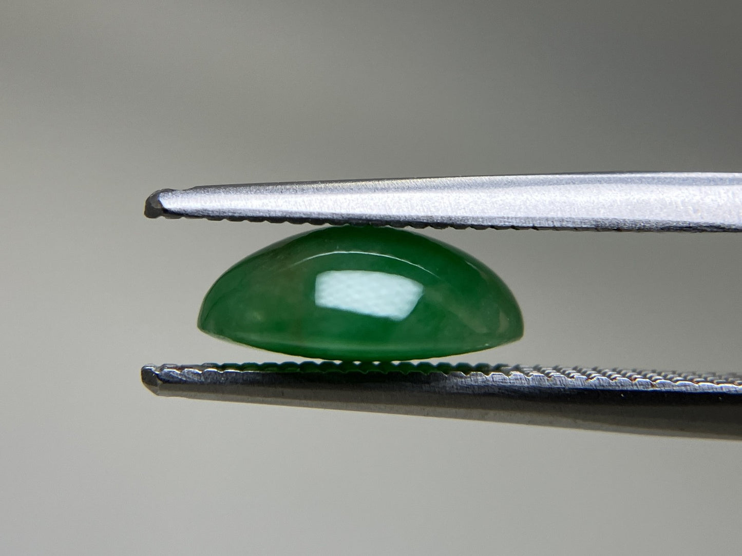 ヒスイ 翡翠  天然  2.912ct  宝石ソーティング付き  10.1㎜×8.1㎜×4.0㎜   ルース（ 裸石 ） 5284YY