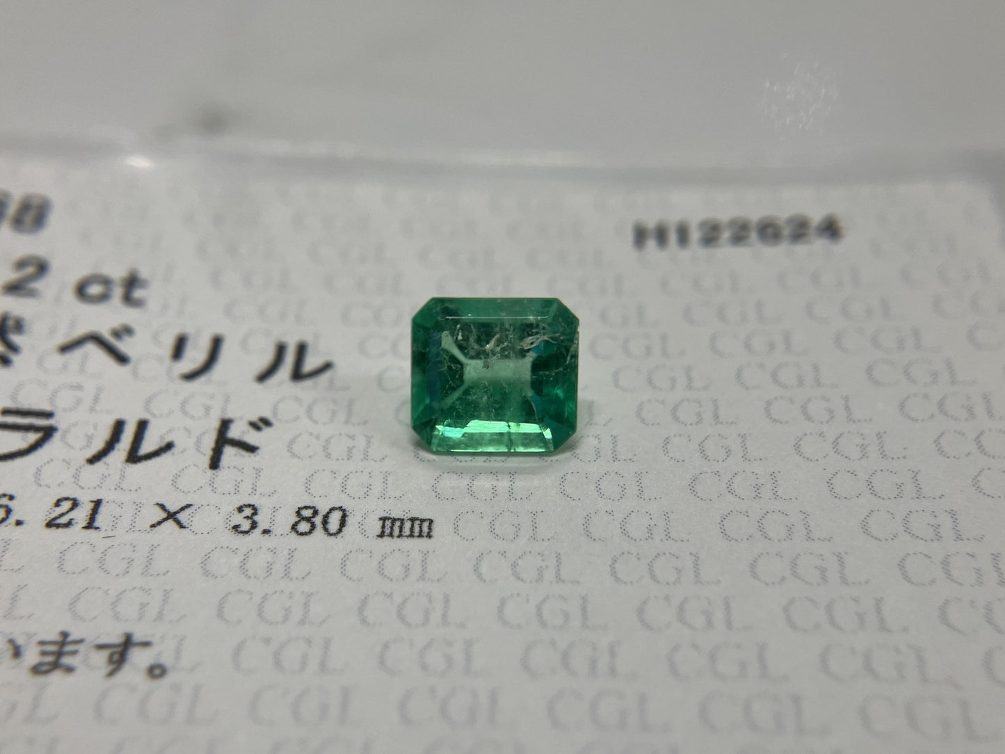 エメラルド 1.012ct 中央宝石ソーティング付き 6.79㎜×6.21㎜×3.80㎜ ルース（ 裸石 ） 3740S