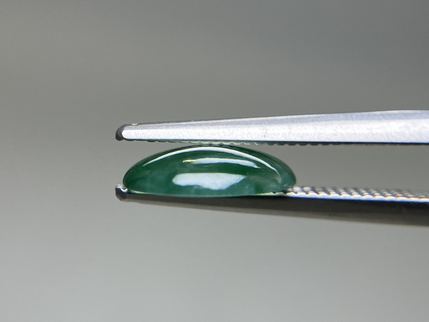 ヒスイ 翡翠 天然 1.774ct 宝石ソーティング付き 9.9㎜×7.8㎜×2.3㎜ ルース（ 裸石 ） 5289YY