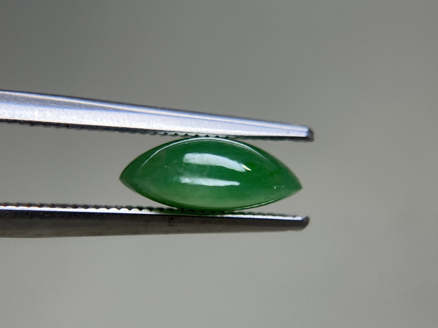 ヒスイ 翡翠  天然  3.227ct  宝石ソーティング付き  10.9㎜×8.7㎜×4.0㎜   ルース（ 裸石 ） 5281YY