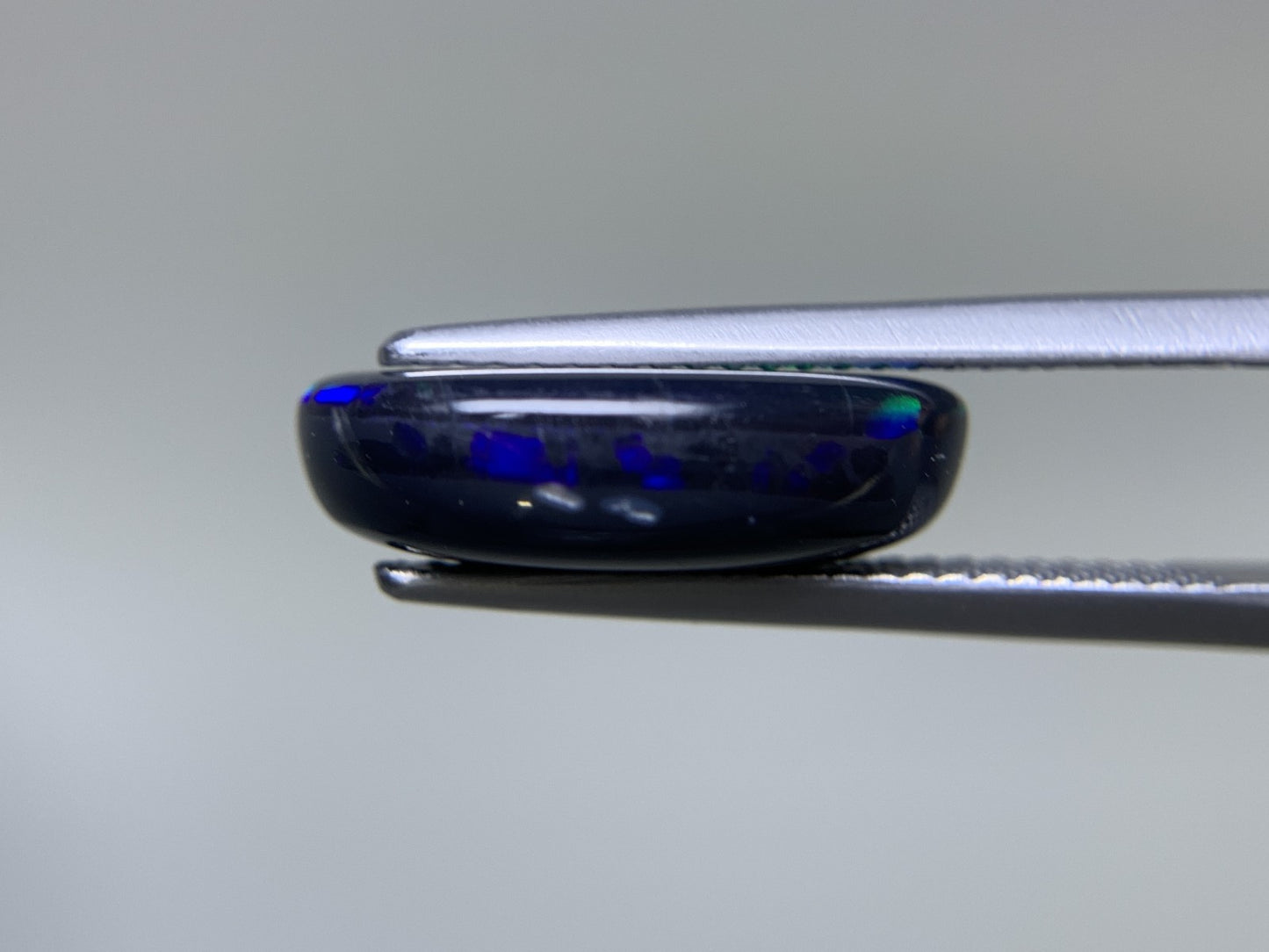 ブラックオパール 6.059ct 中央宝石ソーティング付き 16.2㎜×11.1㎜×4.6㎜ ルース（ 裸石 ） 3744Y
