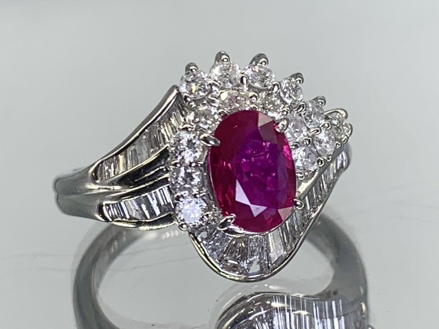 ルビー 1.03ct Pigeon Blood Myanmar AIGS 宝石鑑別書付き  7.33㎜×5.22㎜×2.79㎜ PT900 7.3g リング メレダイヤ 0.79ct 1226S