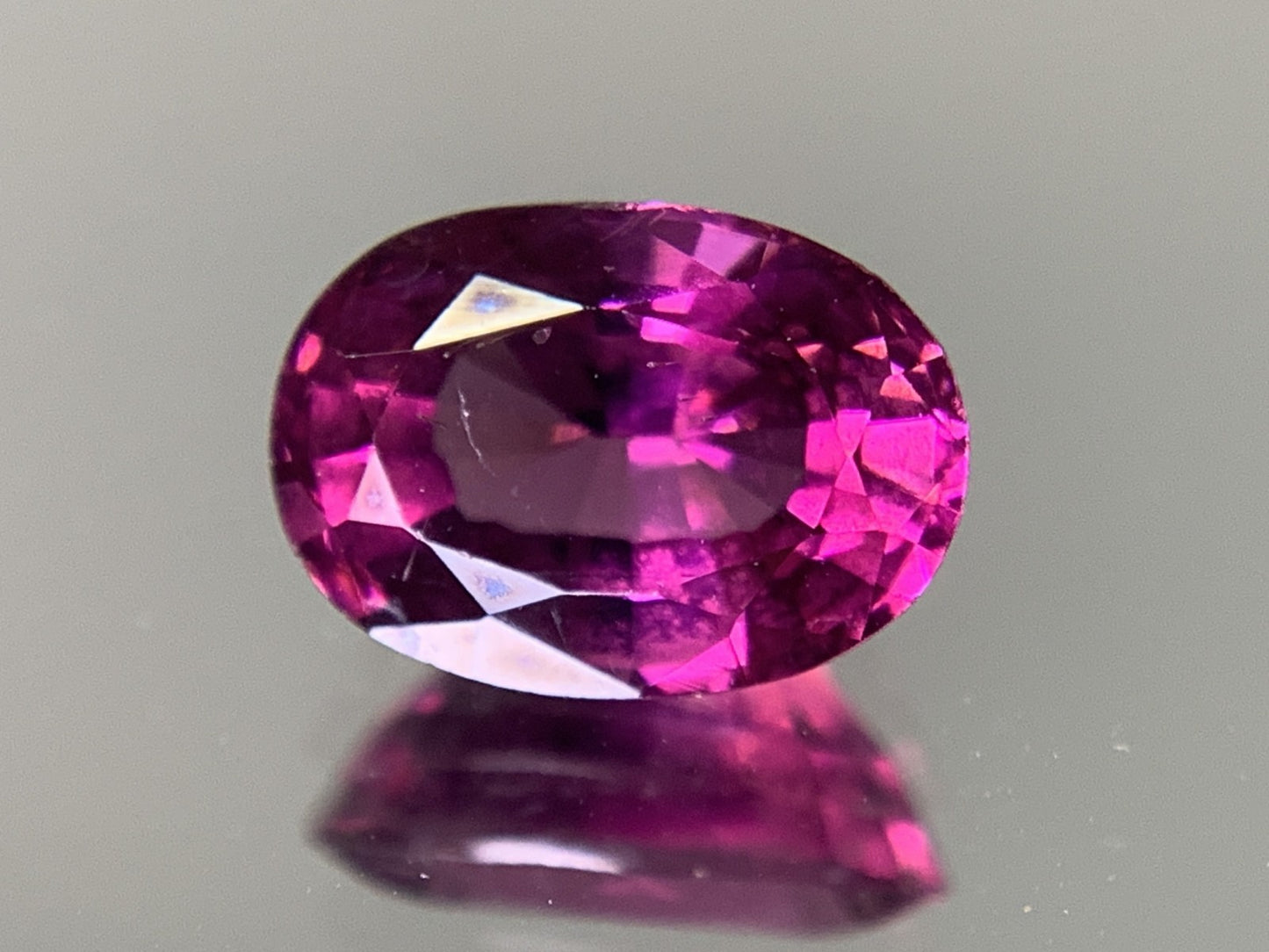 ロードライトガーネット 2.532ct 宝石ソーティング付き  9.2㎜×6.6㎜×5.0㎜  ルース（ 裸石 ） 3254Y