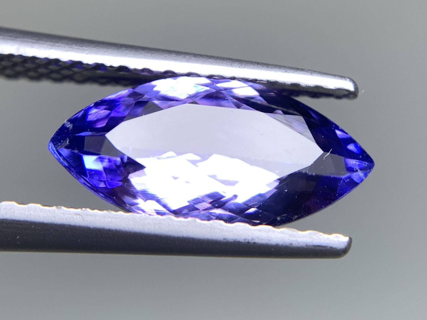 タンザナイト 1.658ct  宝石ソーティング付き  11.8㎜×6.0㎜×3.3㎜  天然 ルース（ 裸石 ） 4490Y