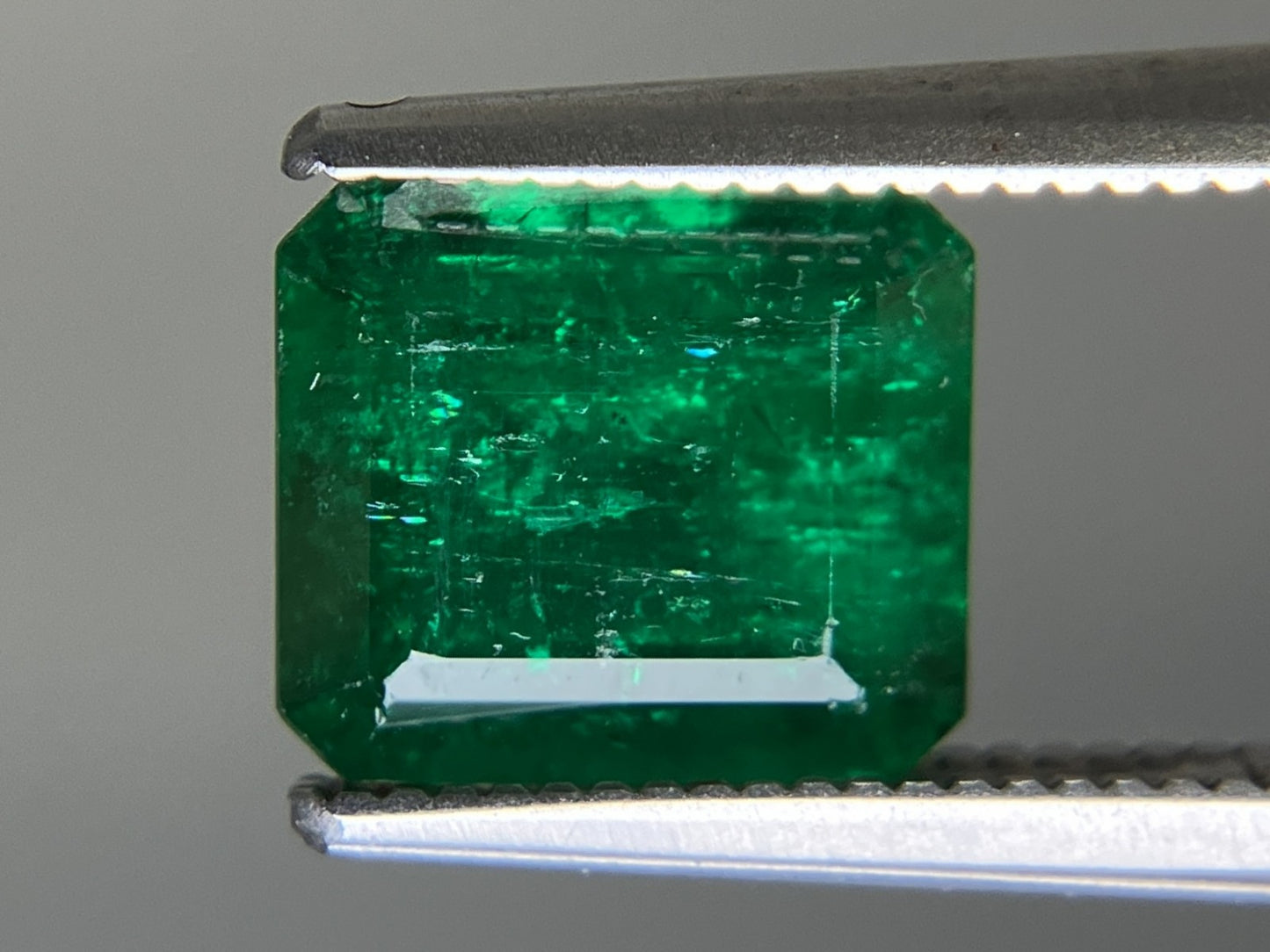 エメラルド  天然  1.993ct  中央宝石ソーティング付き  8.32㎜×7.34㎜×4.84㎜   天然 ルース（ 裸石 ） 5467YY