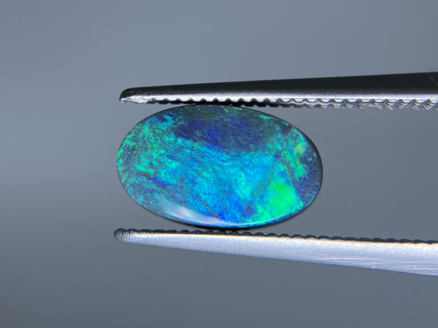 ブラックオパール 1.696ct 中央宝石ソーティング付き 10.0㎜×6.2㎜×4.0㎜ ルース（ 裸石 ） 3645S