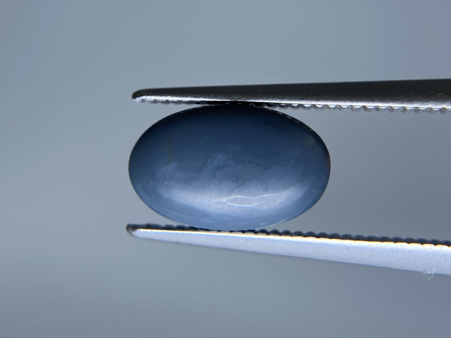 ブラックオパール 1.696ct 中央宝石ソーティング付き 10.0㎜×6.2㎜×4.0㎜ ルース（ 裸石 ） 3645S