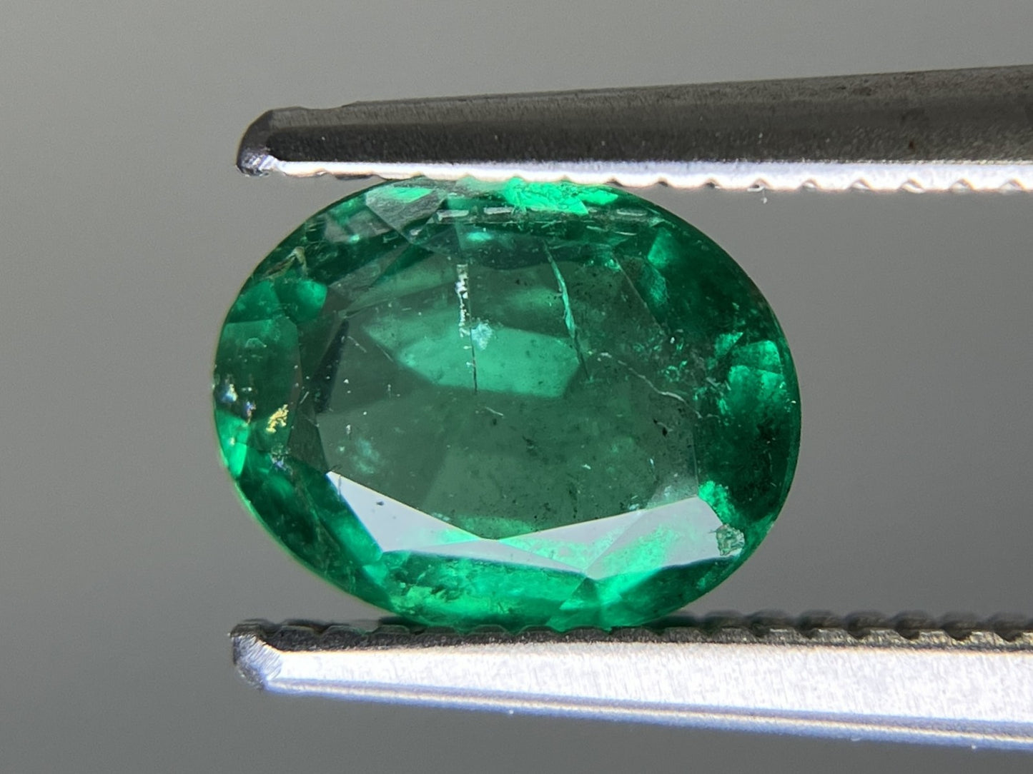 エメラルド 天然 0.972ct 中央宝石ソーティング付き 7.52㎜×5.93㎜×3.18㎜ 天然 ルース（ 裸石 ） 5499YY