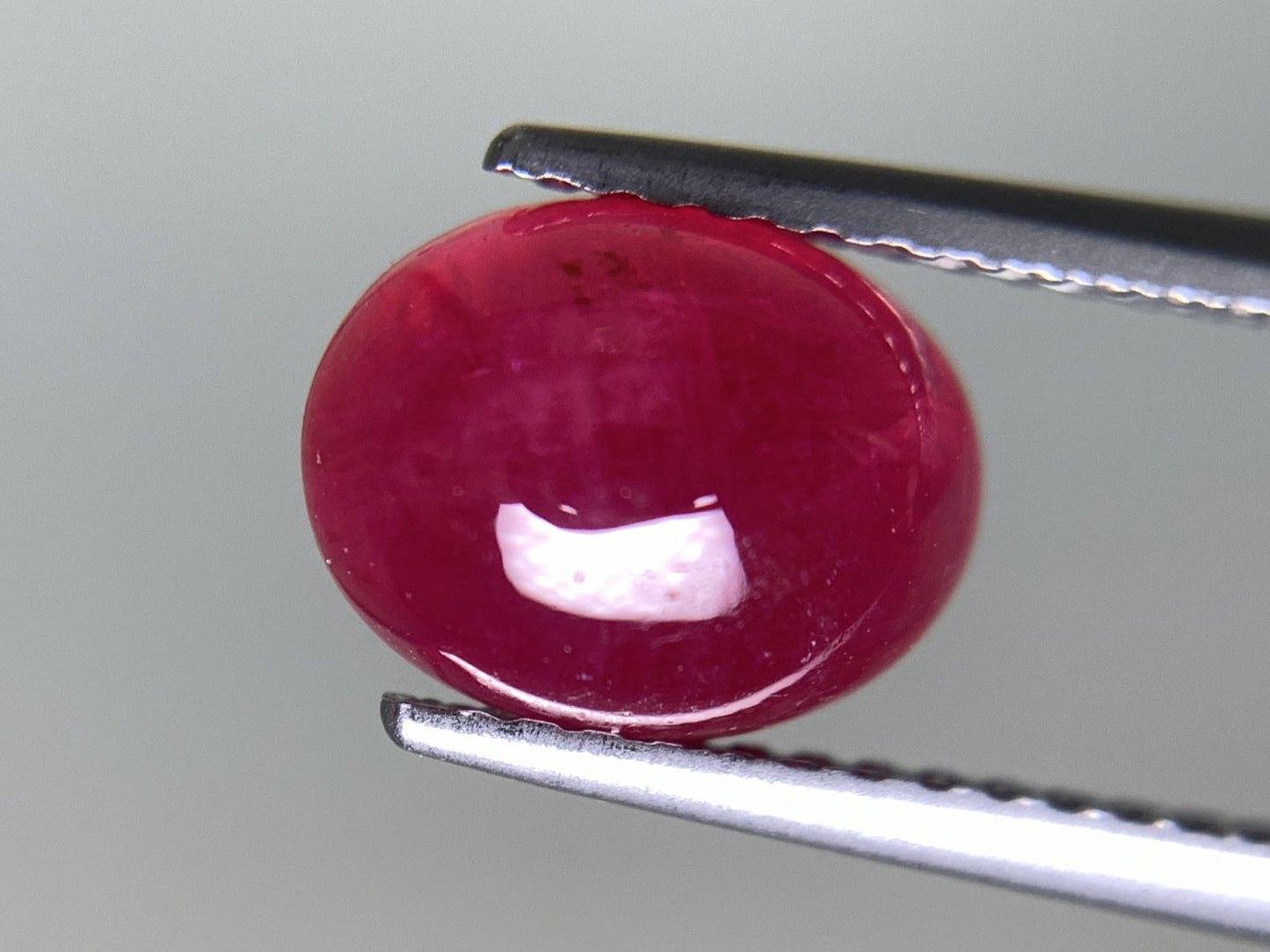 ルビー 2.812ct  宝石ソーティング付き  8.8㎜×6.9㎜×4.4㎜  天然 ルース（ 裸石 ） 4647Y