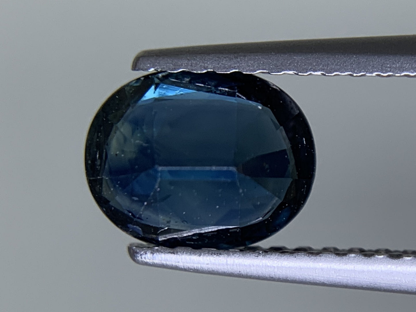 サファイア 天然 1.377ct 中央宝石ソーティング付き 7.59㎜×6.04㎜×3.51㎜ ルース（ 裸石 ） 5999Y