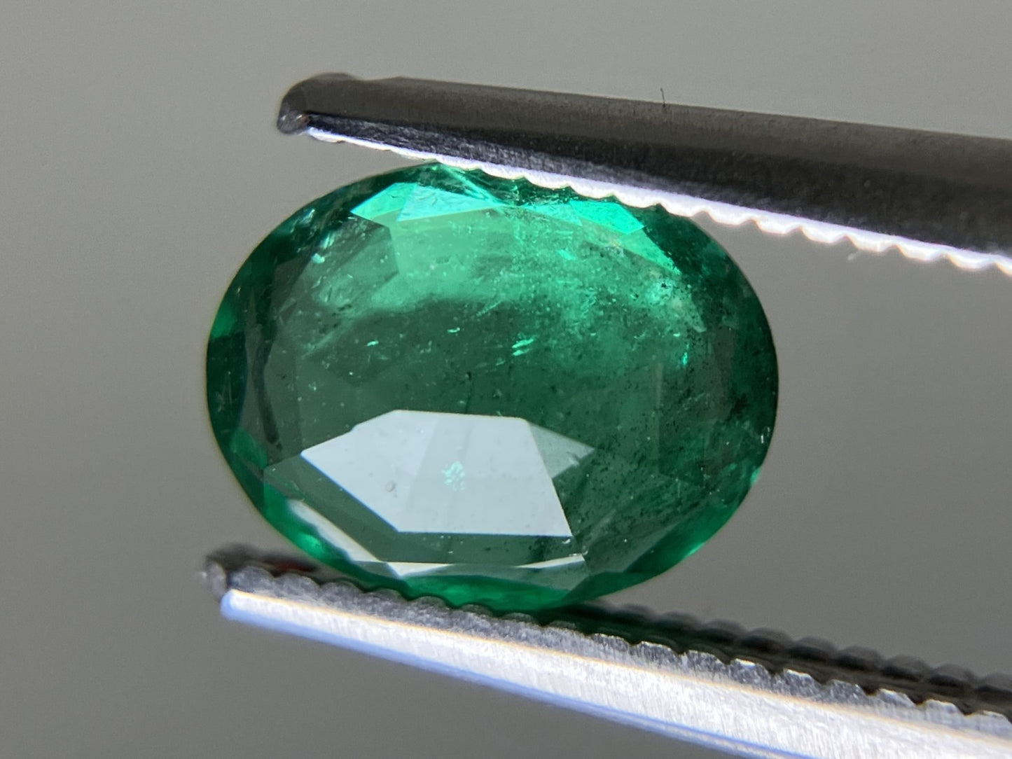 エメラルド 天然 0.972ct 中央宝石ソーティング付き 7.52㎜×5.93㎜×3.18㎜ 天然 ルース（ 裸石 ） 5499YY