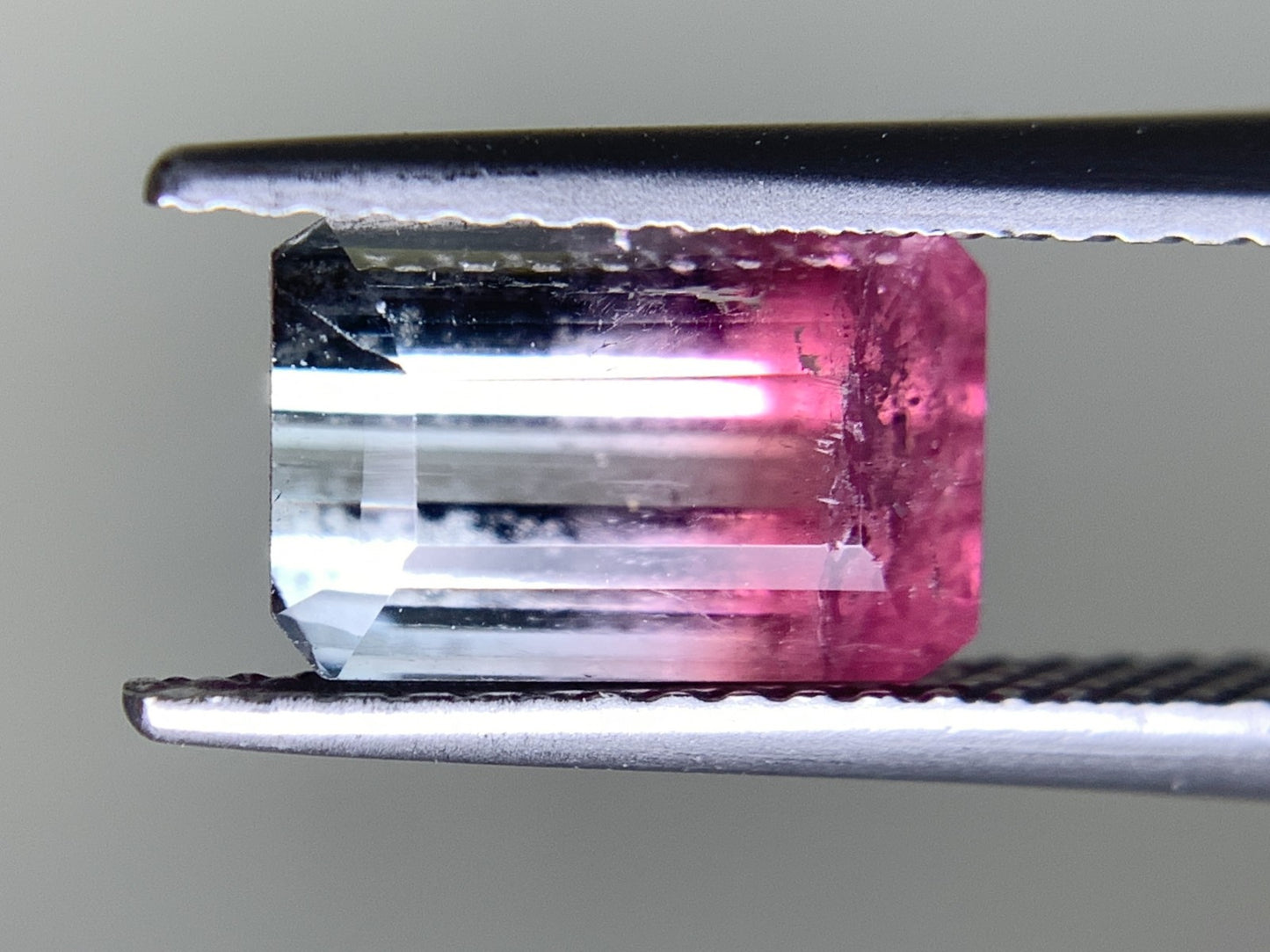 トルマリン（バイカラー） 天然  2.352ct  宝石ソーティング付き  8.8㎜×5.9㎜×4.7㎜  ルース（ 裸石 ）  5357Y