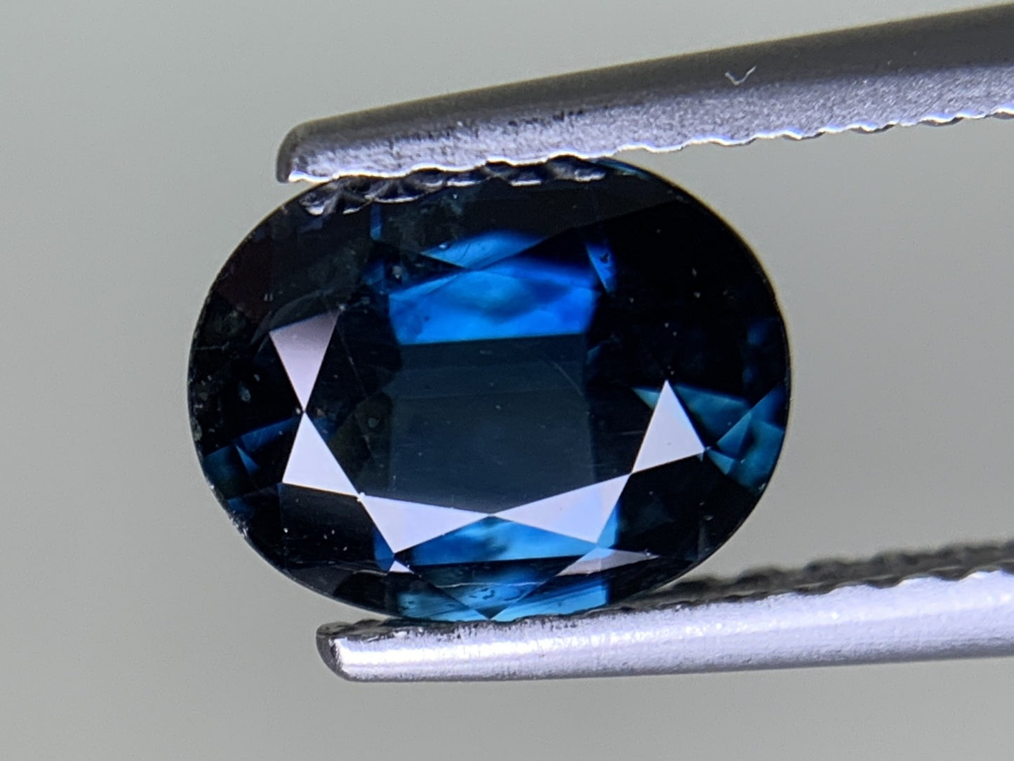 サファイア 天然 1.377ct 中央宝石ソーティング付き 7.59㎜×6.04㎜×3.51㎜ ルース（ 裸石 ） 5999Y