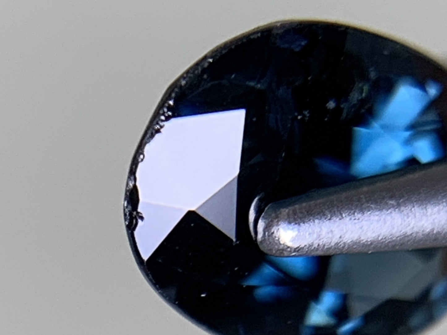サファイア 天然 1.377ct 中央宝石ソーティング付き 7.59㎜×6.04㎜×3.51㎜ ルース（ 裸石 ） 5999Y