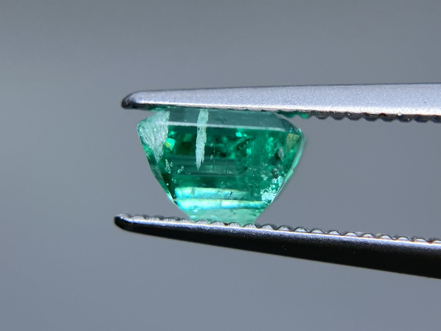 エメラルド 1.012ct 中央宝石ソーティング付き 6.79㎜×6.21㎜×3.80㎜ ルース（ 裸石 ） 3554S