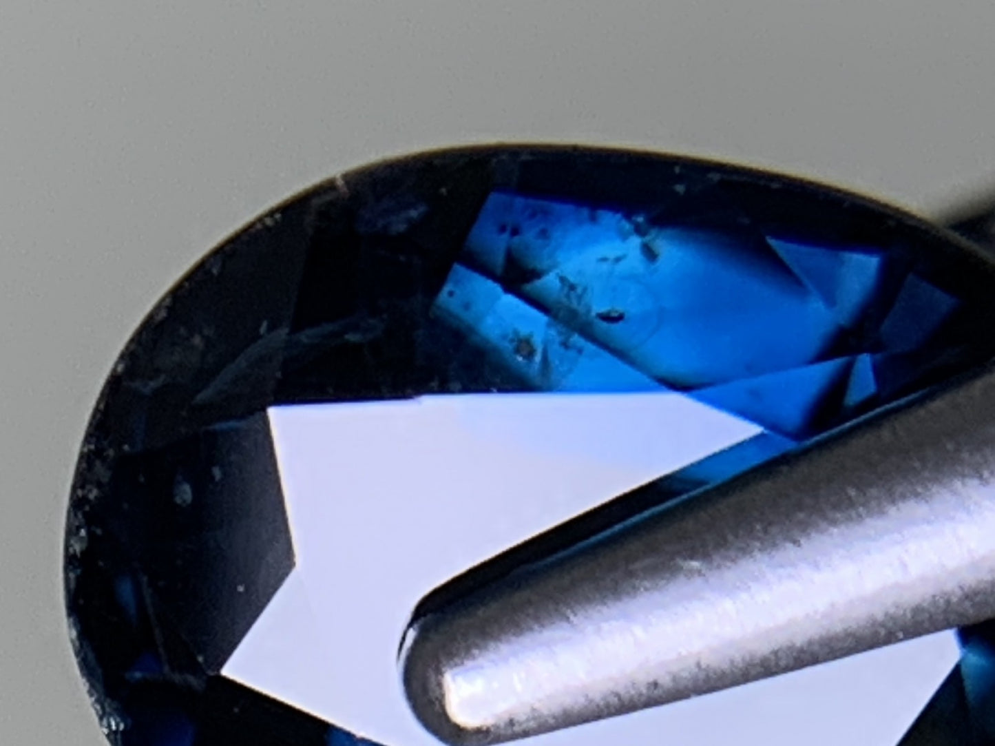 サファイア 天然 1.377ct 中央宝石ソーティング付き 7.59㎜×6.04㎜×3.51㎜ ルース（ 裸石 ） 5999Y