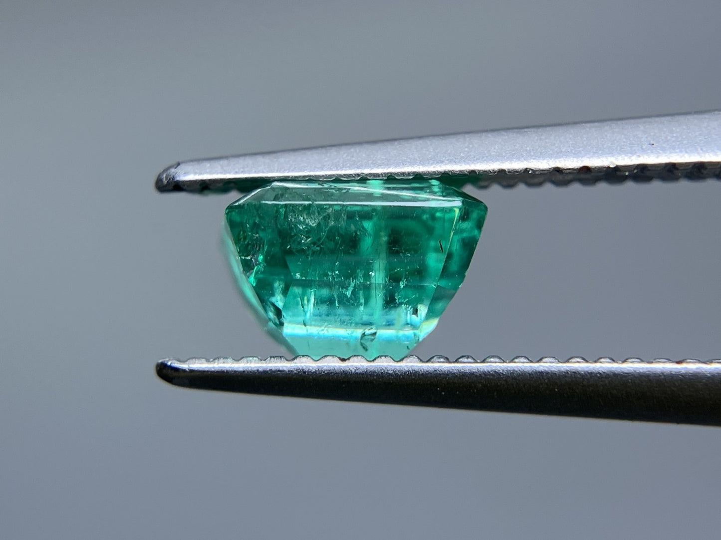 エメラルド 1.012ct 中央宝石ソーティング付き 6.79㎜×6.21㎜×3.80㎜ ルース（ 裸石 ） 3554S
