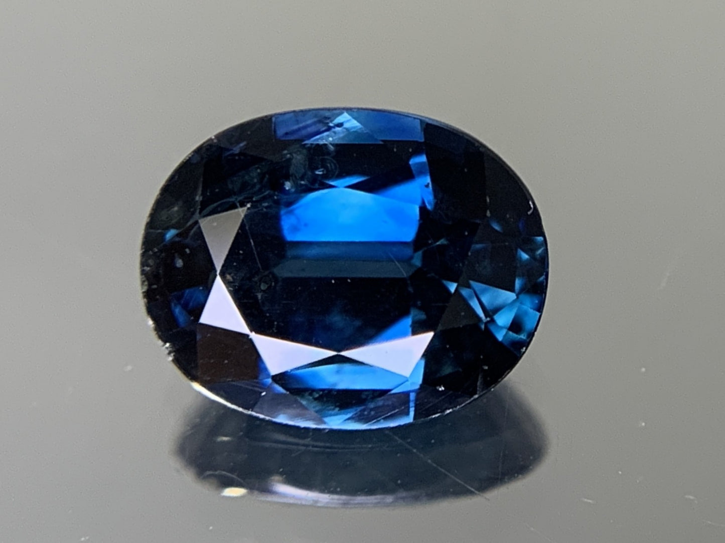 サファイア 天然 1.377ct 中央宝石ソーティング付き 7.59㎜×6.04㎜×3.51㎜ ルース（ 裸石 ） 5999Y