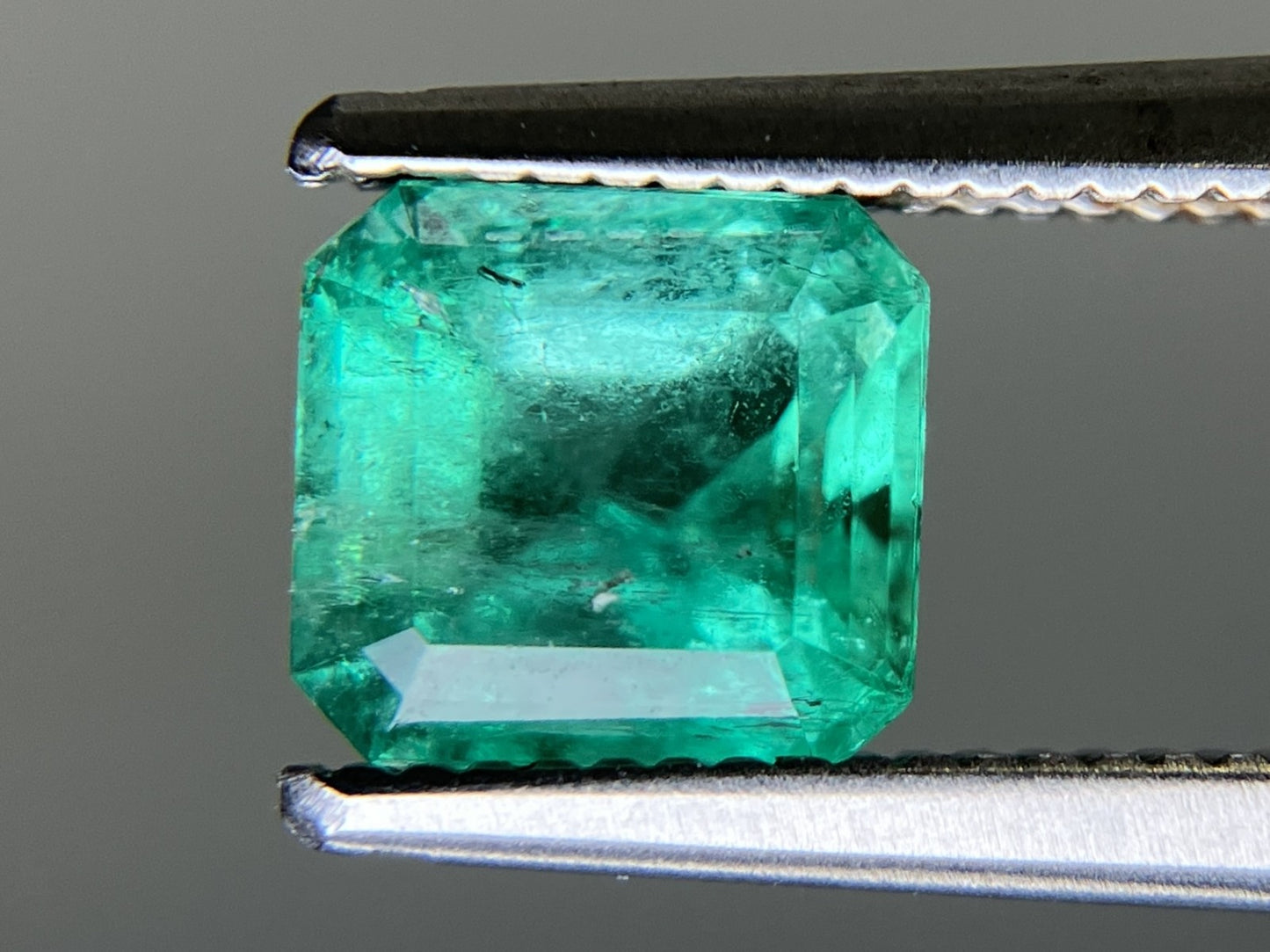 エメラルド  天然  1.089ct  中央宝石ソーティング付き  6.12㎜×5.81㎜×4.70㎜   天然 ルース（ 裸石 ） 5486YY