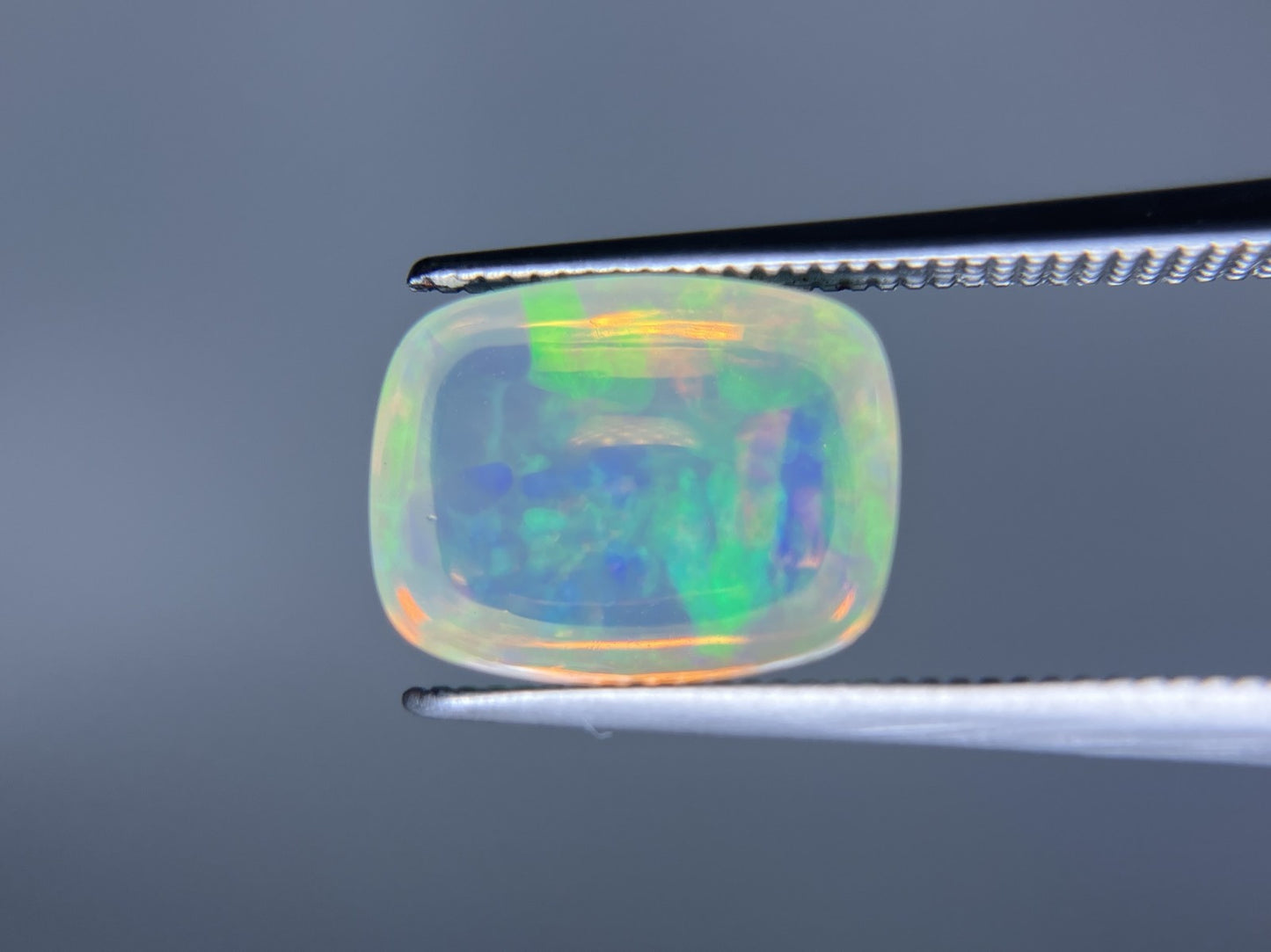 オパール 2.867ct 宝石ソーティング付き 11.3㎜×8.8㎜×5.2㎜ ルース（ 裸石 ） 3601S