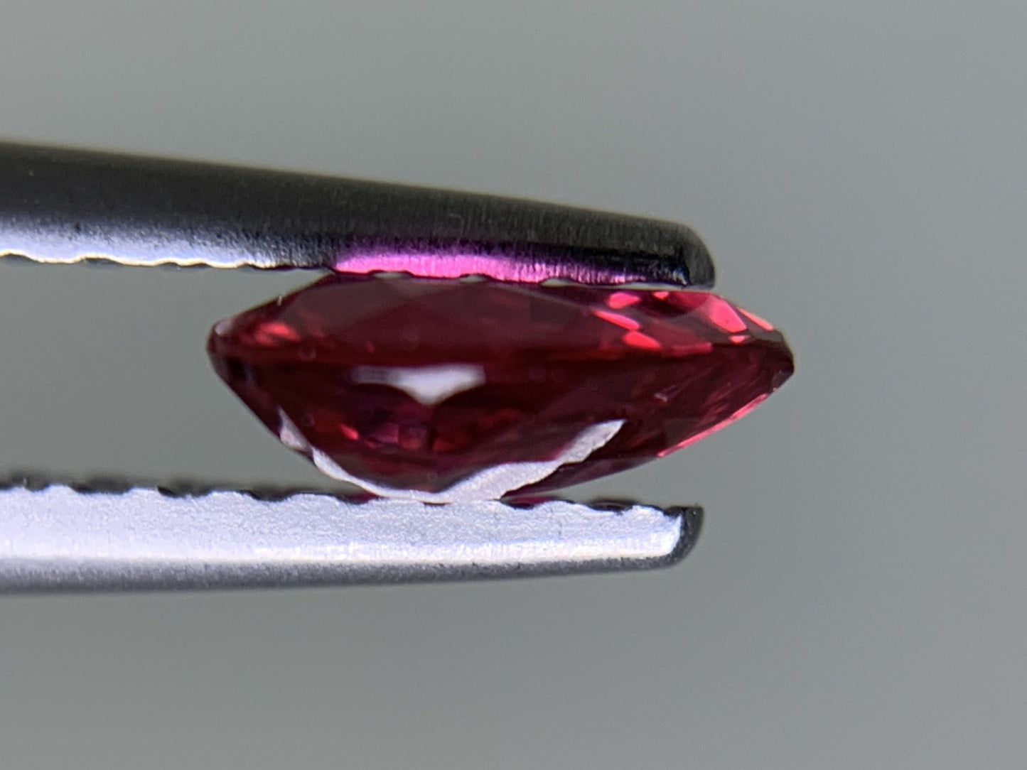 ルビー 天然 0.628ct 中央宝石ソーティング付き 5.96㎜×5.20㎜×2.25㎜ ルース（ 裸石 ） 6199Y