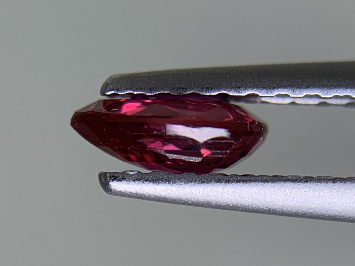 ルビー 天然 0.628ct 中央宝石ソーティング付き 5.96㎜×5.20㎜×2.25㎜ ルース（ 裸石 ） 6199Y