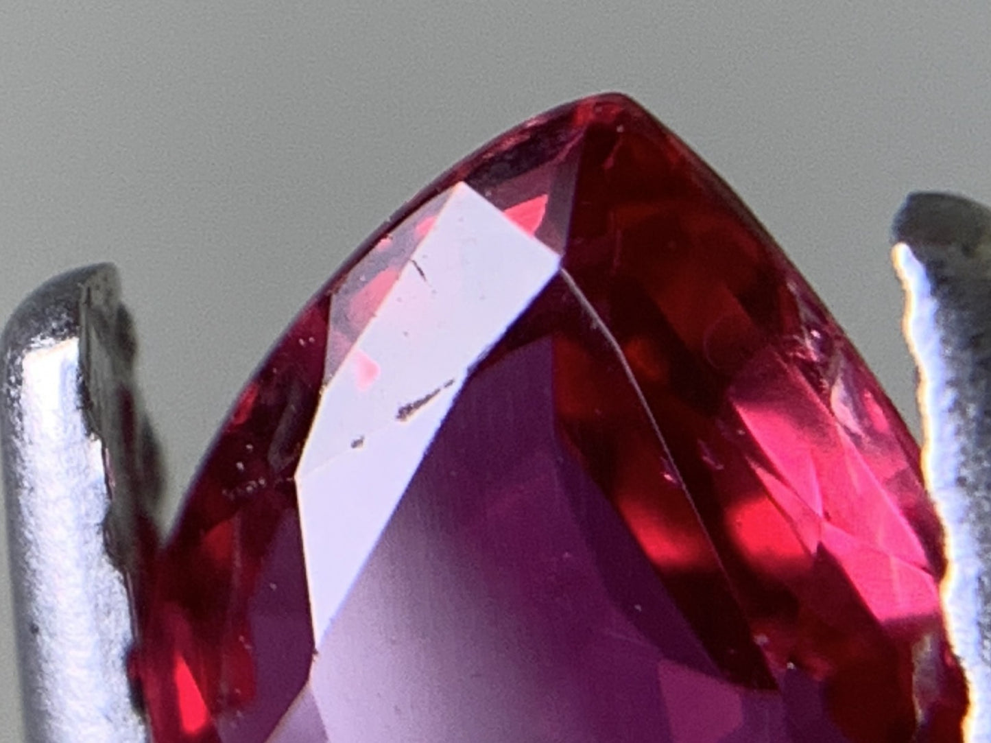 ルビー 天然 0.628ct 中央宝石ソーティング付き 5.96㎜×5.20㎜×2.25㎜ ルース（ 裸石 ） 6199Y