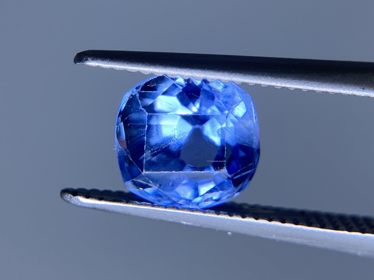 サファイア 1.76ct GIA鑑別書付き 非加熱 スリランカ産 6.78㎜×6.65㎜×4.39㎜ ルース（ 裸石 ） 3287S