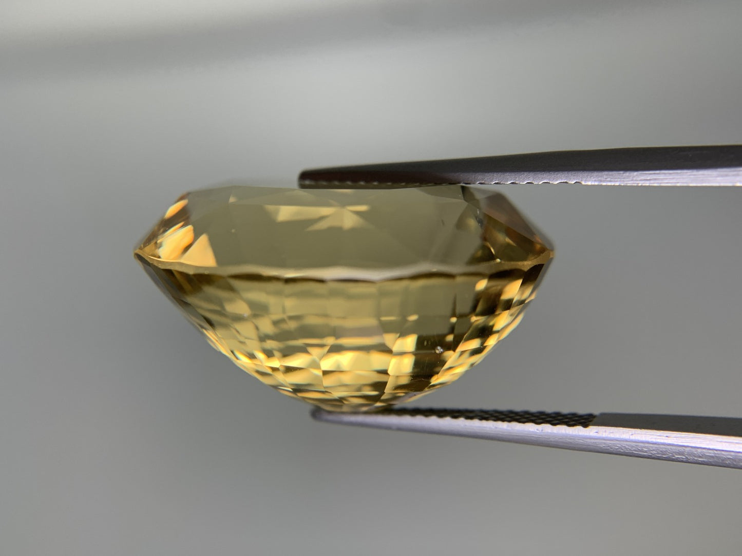 シトリン天然 39.496ct 宝石ソーティング付き 24.2㎜×19.4㎜×13.7㎜ ルース（ 裸石 ） 8319Y