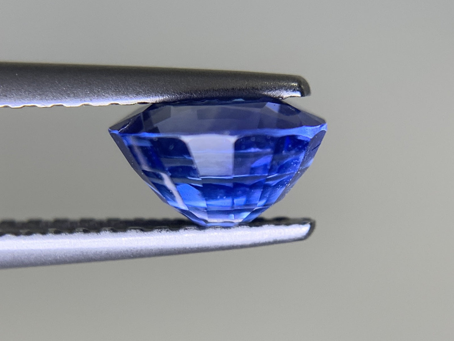 サファイア 1.553ct  宝石ソーティング付き  6.9㎜×6.1㎜×4.1㎜ ルース（ 裸石 ） 1749Y