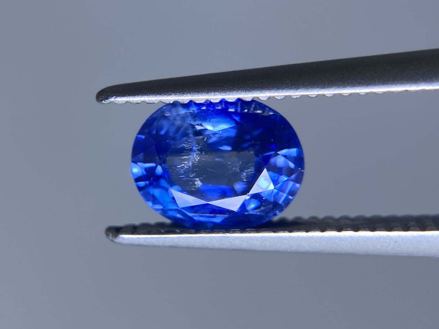 サファイア　 1.09ct AIGS鑑別書付き コンフラワーブルー（CF） 6.71㎜×5.42㎜×3.41㎜ ルース（ 裸石 ） 3061S