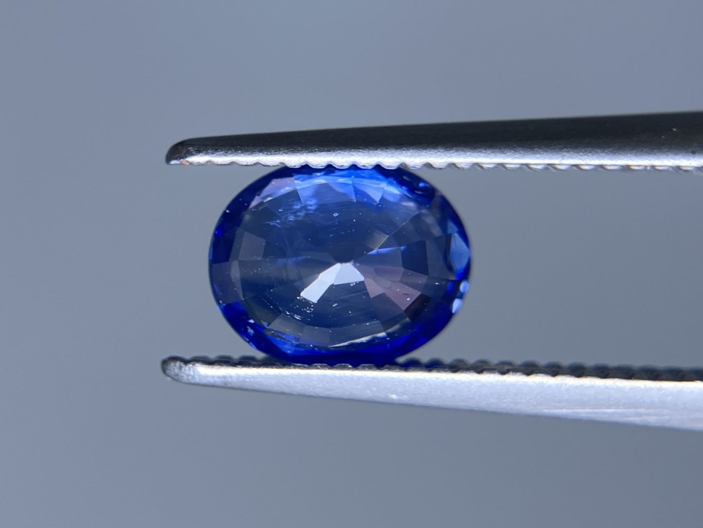 サファイア　 1.09ct AIGS鑑別書付き コンフラワーブルー（CF） 6.71㎜×5.42㎜×3.41㎜ ルース（ 裸石 ） 3061S