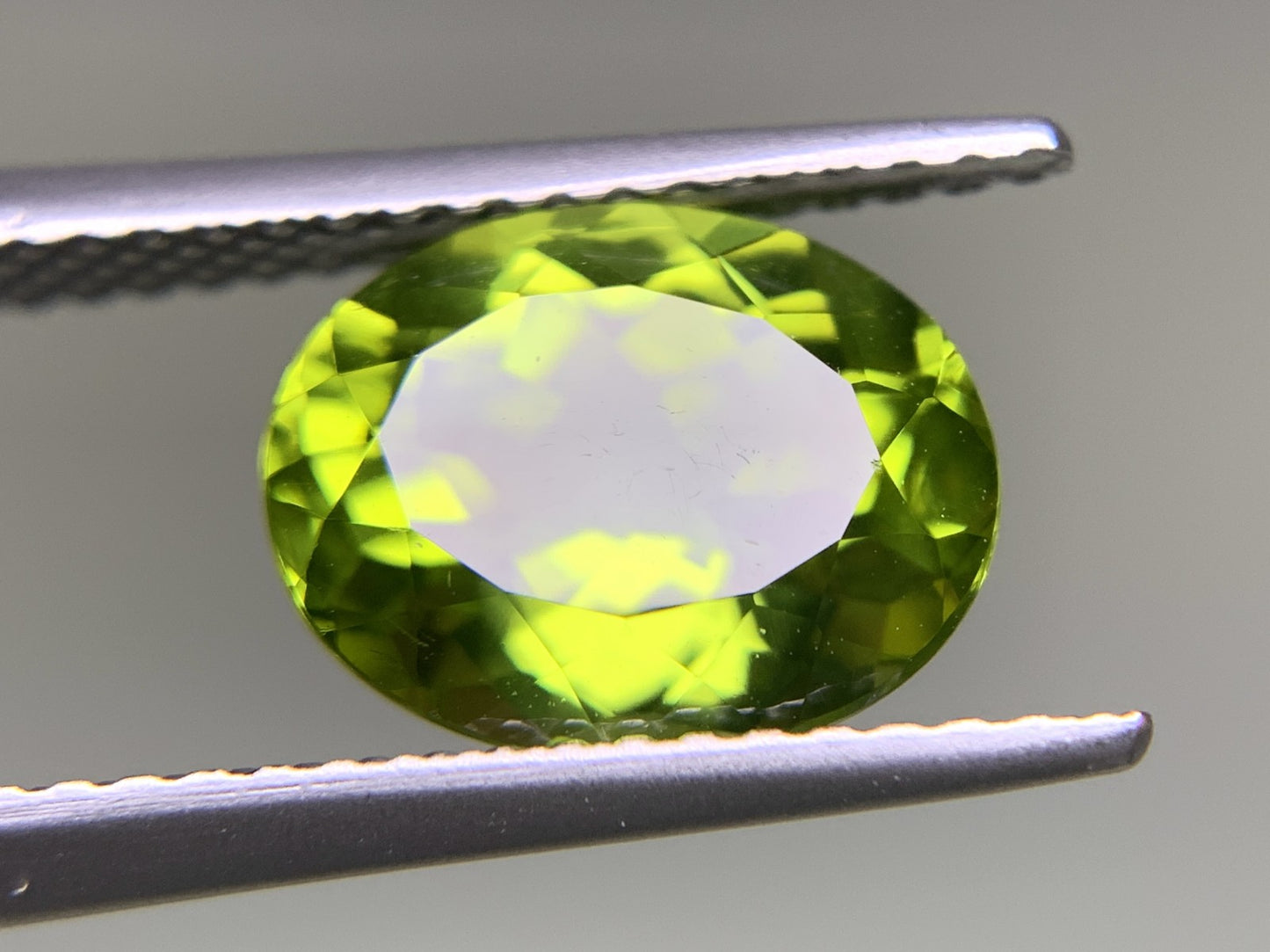 ペリドット 2.917ct 宝石ソーティング付き  10.0㎜×7.9㎜×5.1㎜  ルース（ 裸石 ） 3250Y