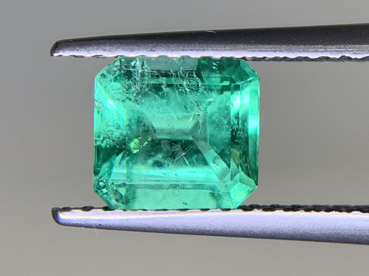 エメラルド  1.22ct  GIA宝石鑑別書付き  Colombia 6.71㎜×6.48㎜×4.36㎜  ルース（ 裸石 ）   2085Y
