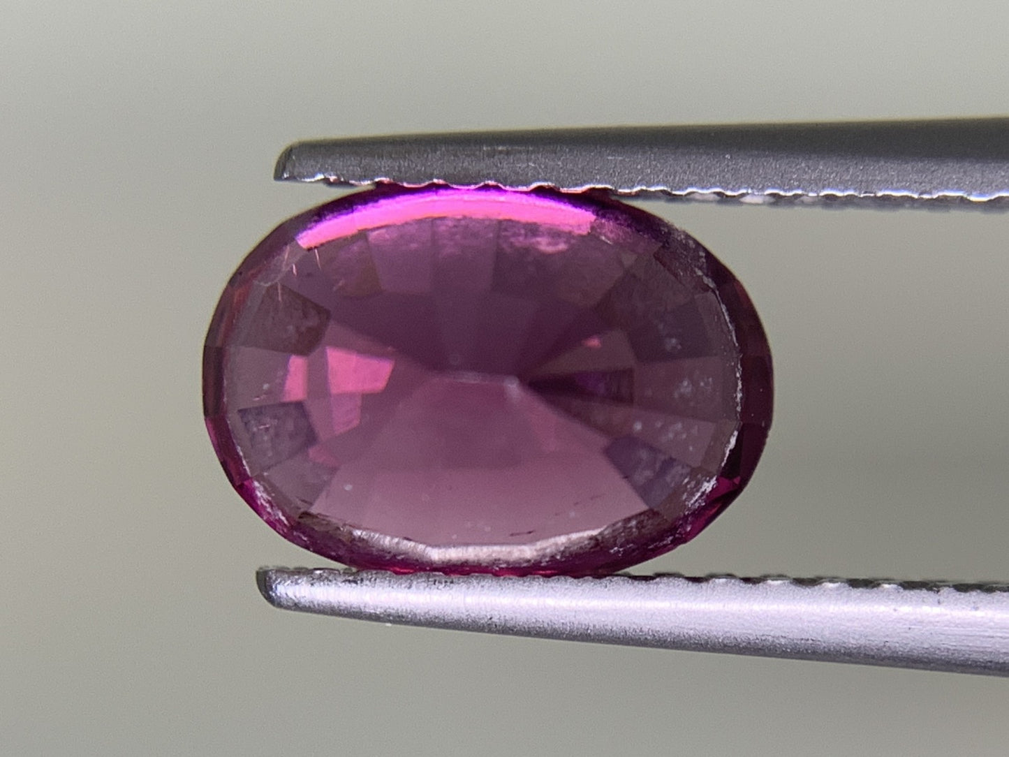 ロードライトガーネット 2.532ct 宝石ソーティング付き  9.2㎜×6.6㎜×5.0㎜  ルース（ 裸石 ） 3254Y