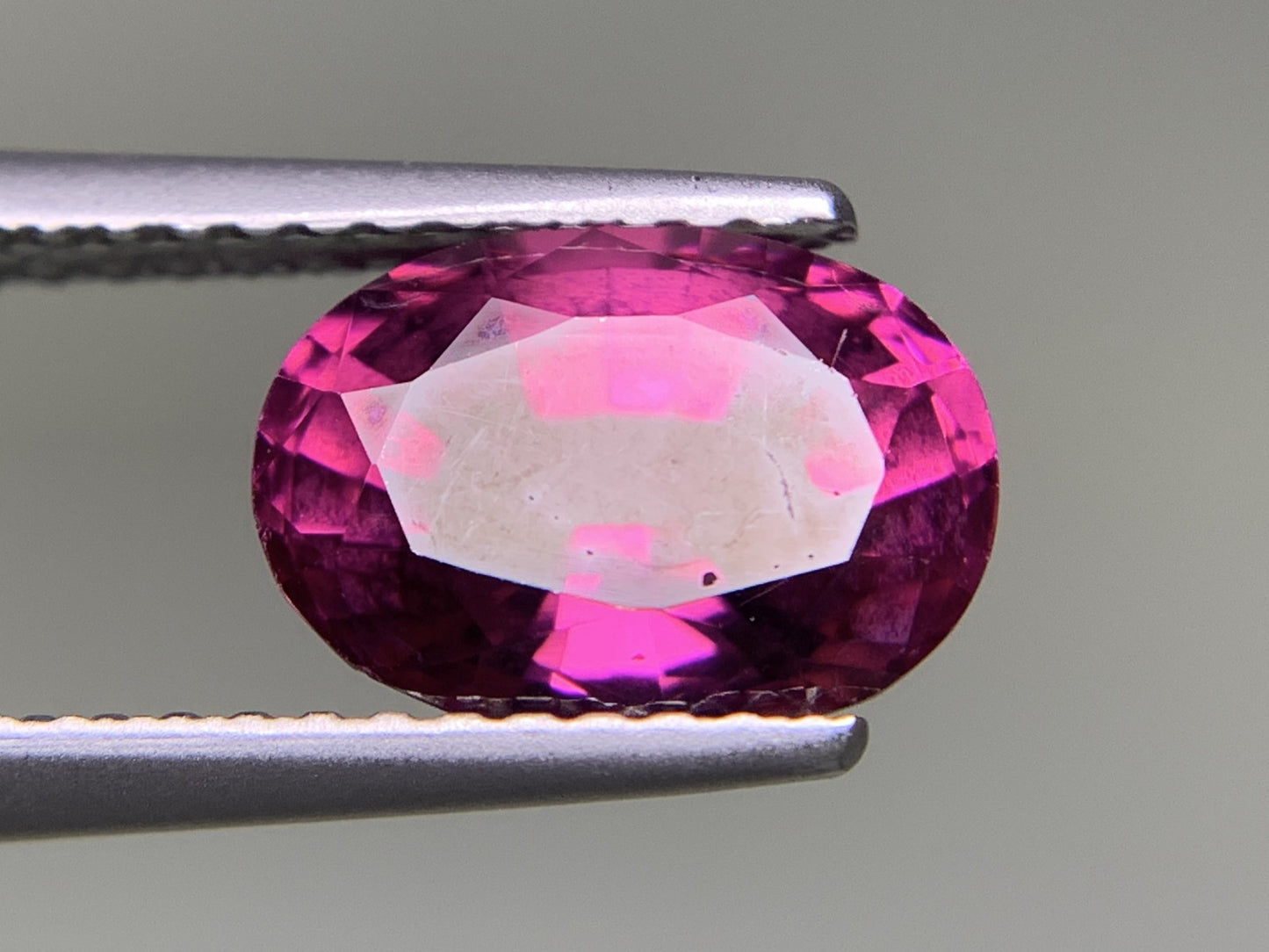 ロードライトガーネット 2.532ct 宝石ソーティング付き  9.2㎜×6.6㎜×5.0㎜  ルース（ 裸石 ） 3254Y