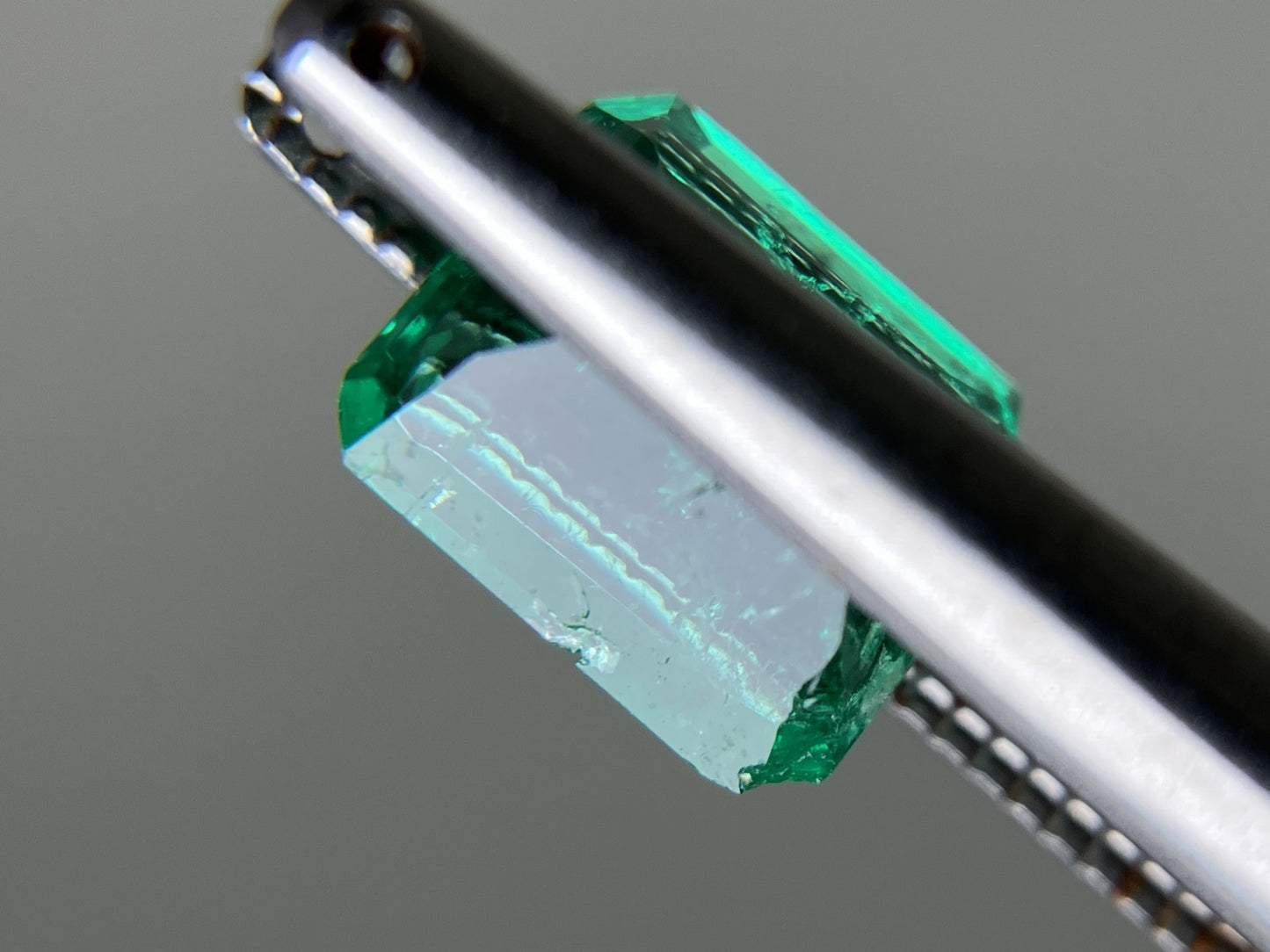 エメラルド  天然  1.236ct  中央宝石ソーティング付き  7.33㎜×6.24㎜×4.00㎜   天然 ルース（ 裸石 ） 5545YY