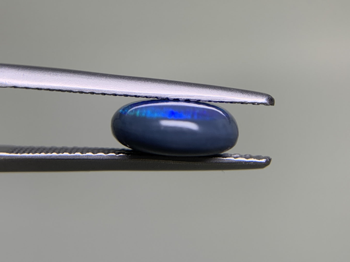 ブラックオパール 3.223ct  中央宝石ソーティング付き  12.0㎜×9.8㎜×4.1㎜  ルース（ 裸石 ） 3805Y