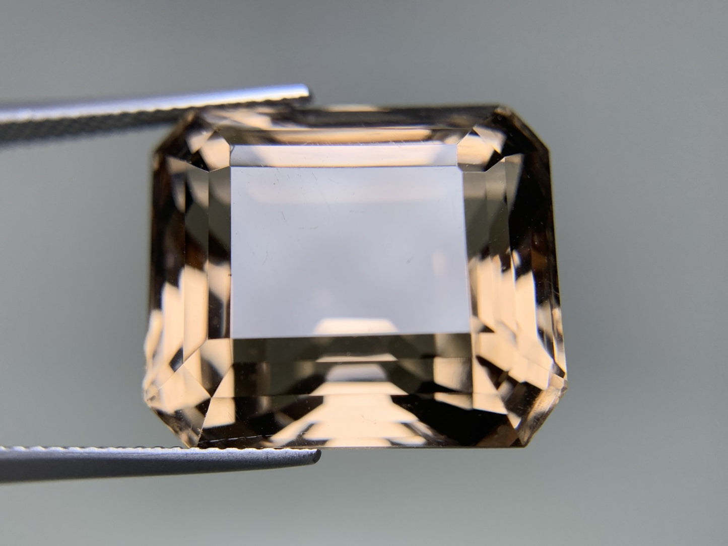 スモーキークォーツ 天然 37.573ct 宝石ソーティング付き 19.9㎜×17.4㎜×14.5㎜ ルース（ 裸石 ） 8317Y