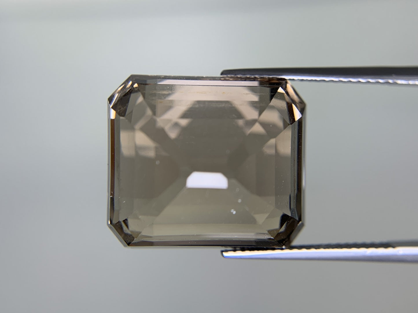 スモーキークォーツ 天然 37.573ct 宝石ソーティング付き 19.9㎜×17.4㎜×14.5㎜ ルース（ 裸石 ） 8317Y