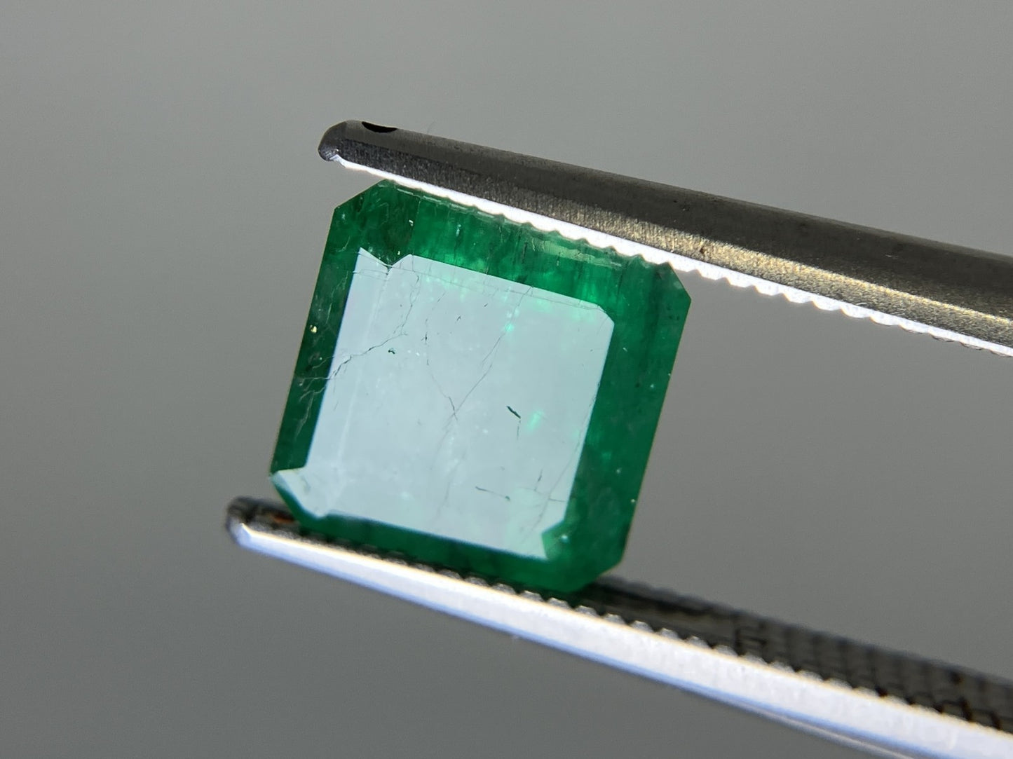 エメラルド 天然 2.516ct 中央宝石ソーティング付き 8.16㎜×7.95㎜×5.04㎜ 天然 ルース（ 裸石 ） 5562YY