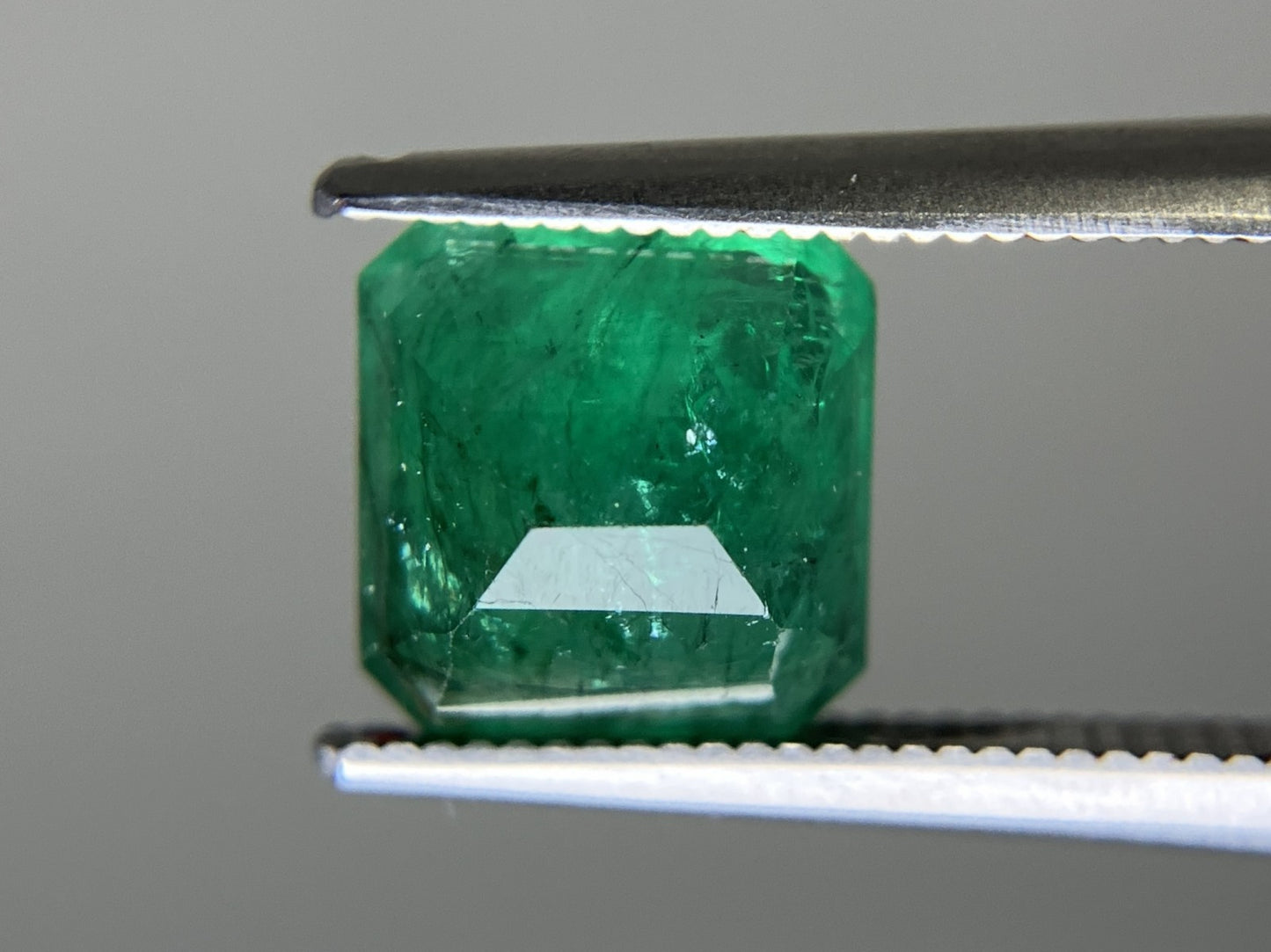 エメラルド 天然 2.516ct 中央宝石ソーティング付き 8.16㎜×7.95㎜×5.04㎜ 天然 ルース（ 裸石 ） 5562YY