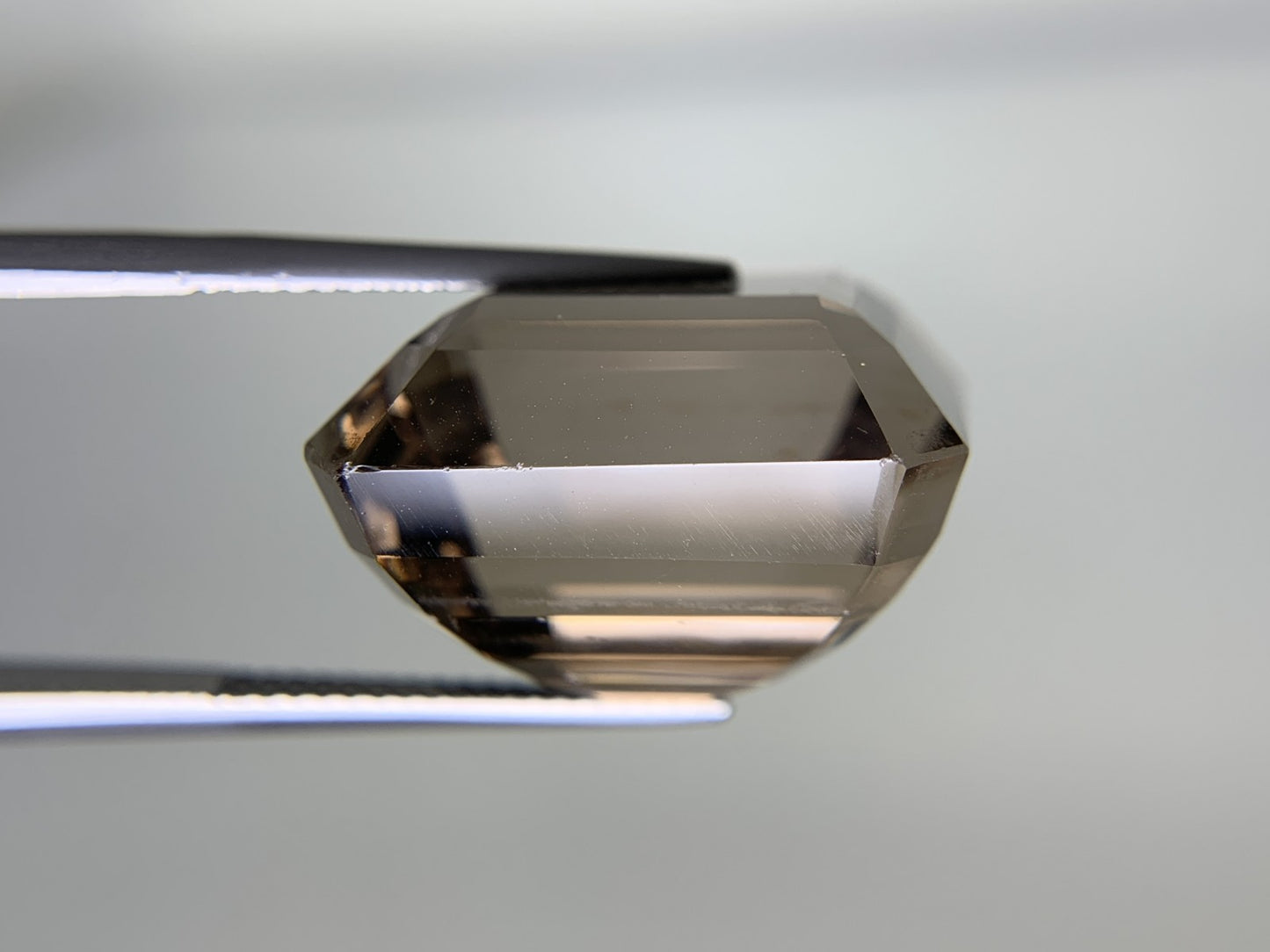 スモーキークォーツ 天然 37.573ct 宝石ソーティング付き 19.9㎜×17.4㎜×14.5㎜ ルース（ 裸石 ） 8317Y