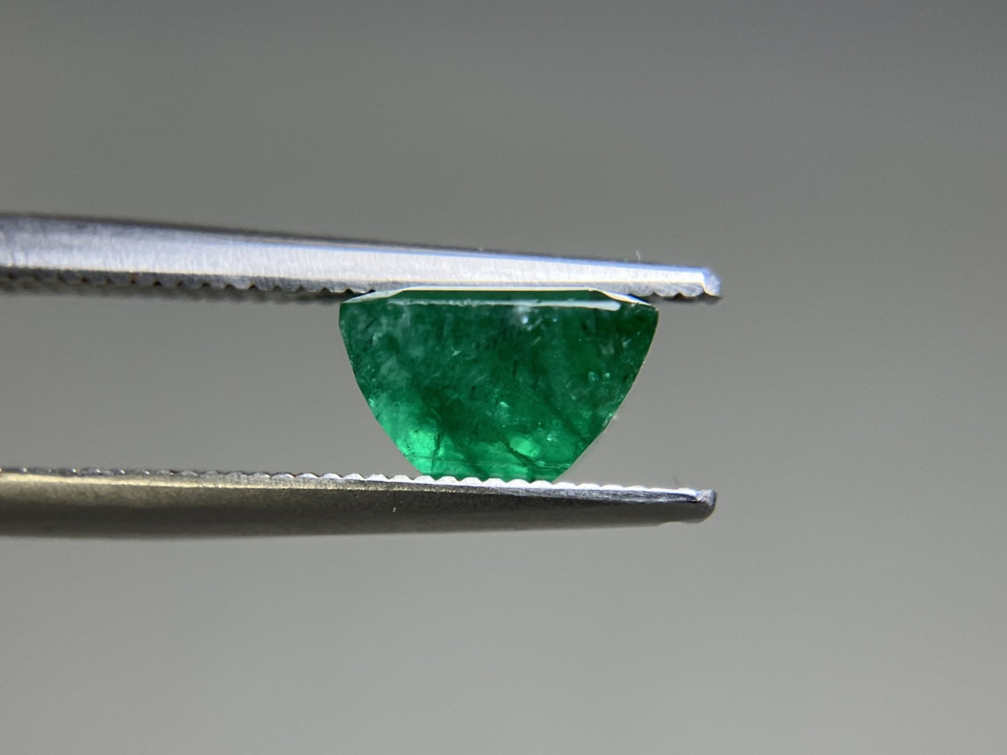 エメラルド 天然 2.516ct 中央宝石ソーティング付き 8.16㎜×7.95㎜×5.04㎜ 天然 ルース（ 裸石 ） 5562YY