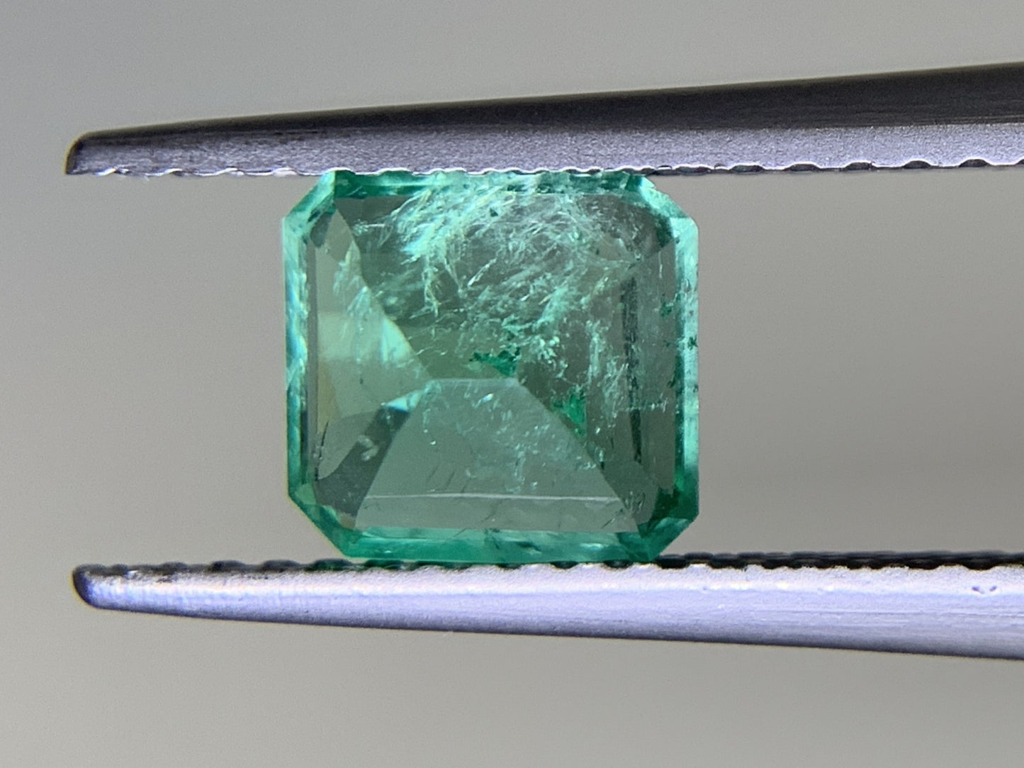 エメラルド  1.22ct  GIA宝石鑑別書付き  Colombia 6.71㎜×6.48㎜×4.36㎜  ルース（ 裸石 ）   2085Y
