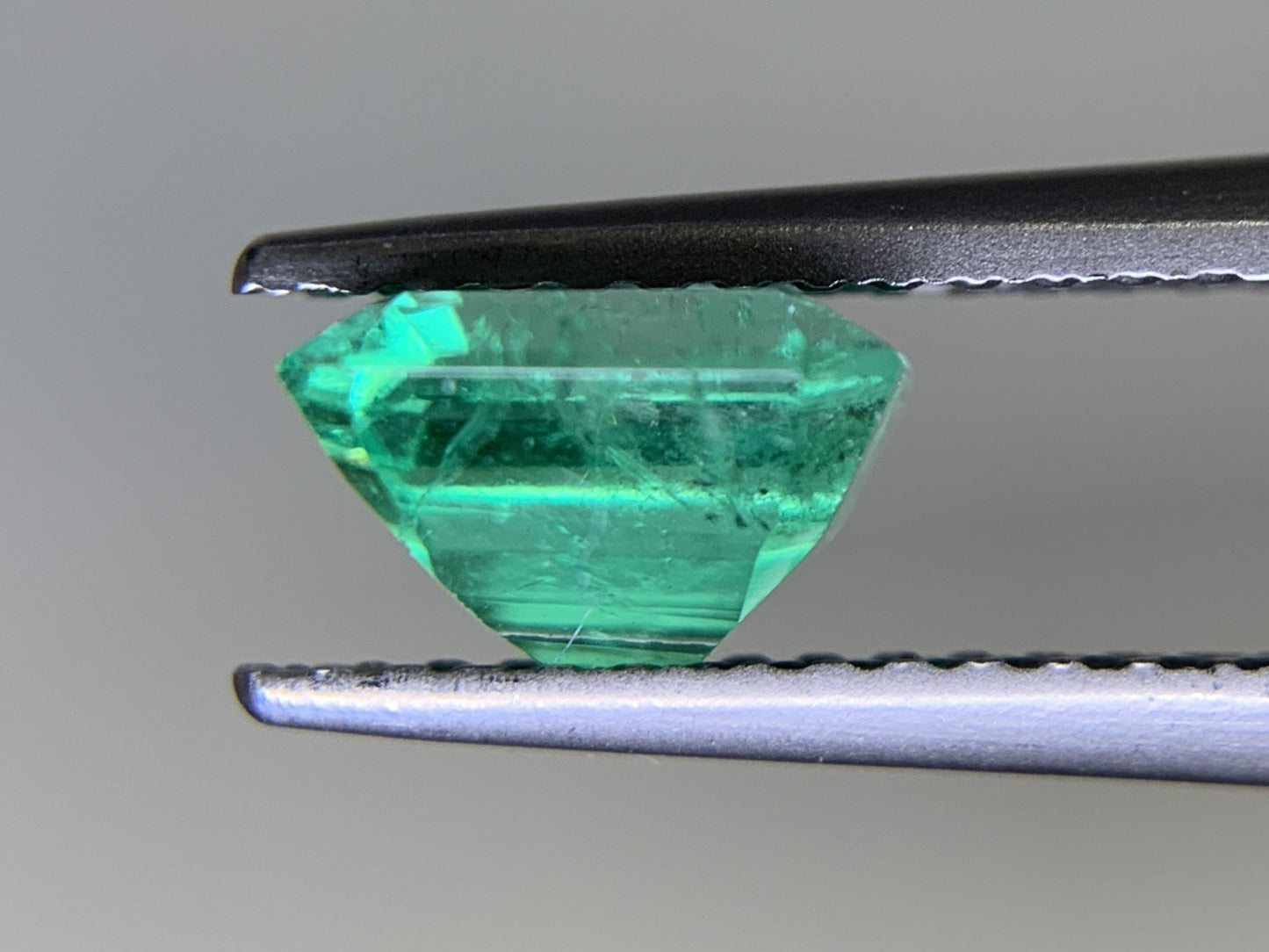 エメラルド  1.22ct  GIA宝石鑑別書付き  Colombia 6.71㎜×6.48㎜×4.36㎜  ルース（ 裸石 ）   2085Y