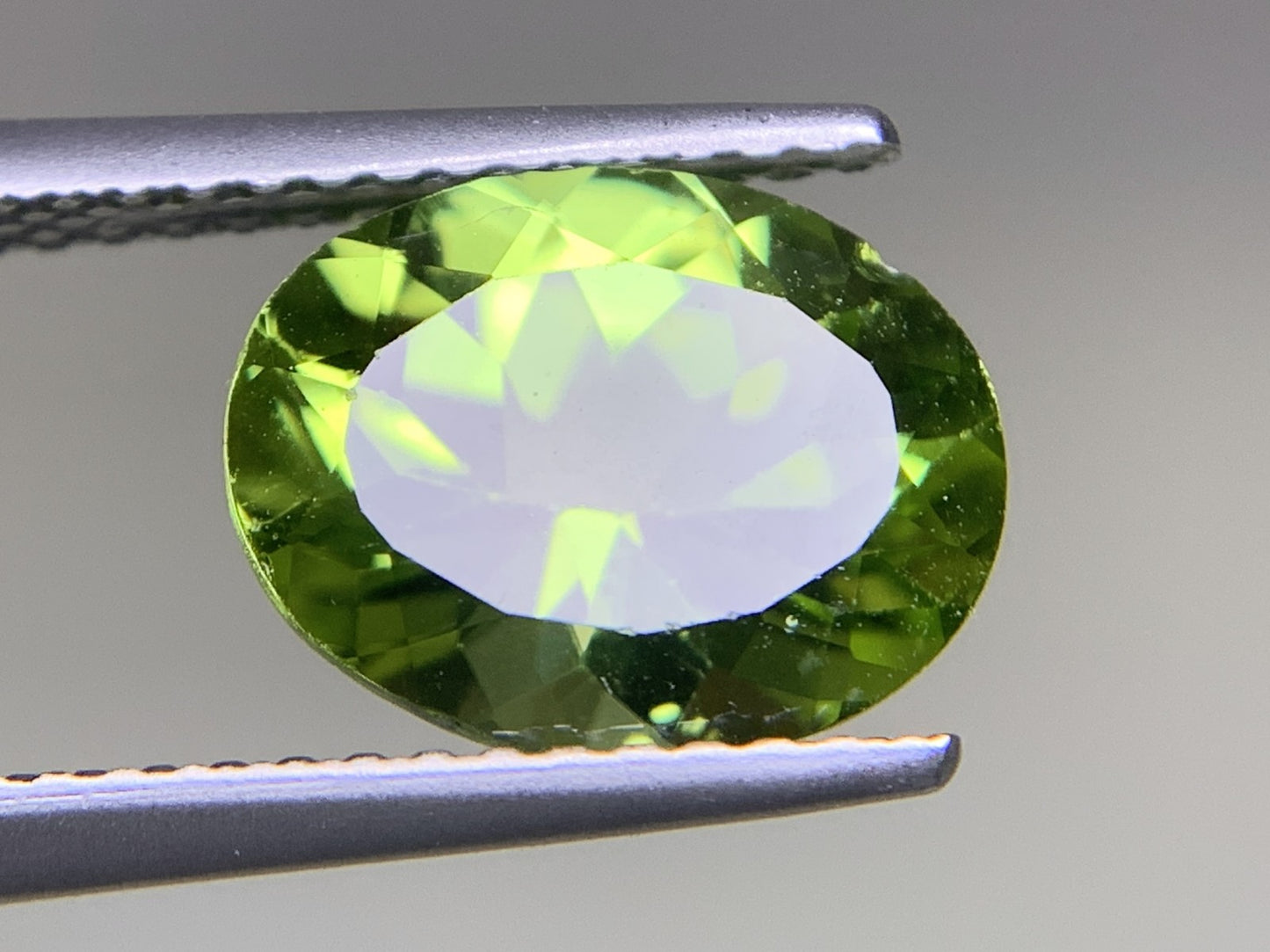 ペリドット 2.707ct 宝石ソーティング付き  10.1㎜×8.0㎜×5.1㎜  ルース（ 裸石 ） 3251Y