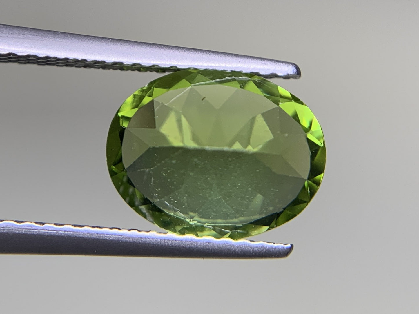 ペリドット 2.707ct 宝石ソーティング付き  10.1㎜×8.0㎜×5.1㎜  ルース（ 裸石 ） 3251Y